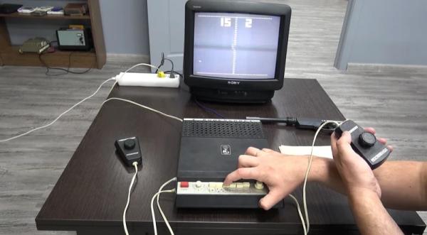 Коллекционер раздобыл редкую игровую консоль "Видеоспорт" родом из СССР и показал, на что она способна